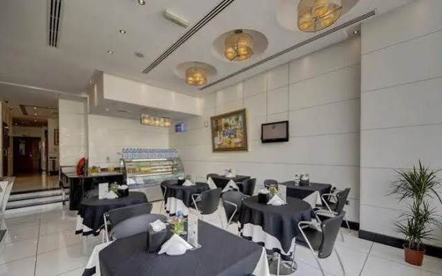 Rayan Hotel Corniche