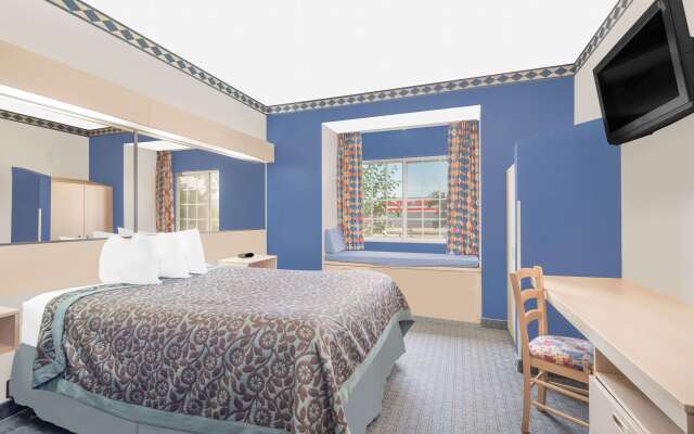 Days Inn & Suites by Wyndham Hutchinson