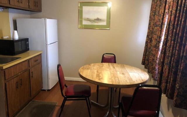 Village Inn Motel Holt