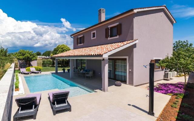 Charming villa Roma with private pool near Pula