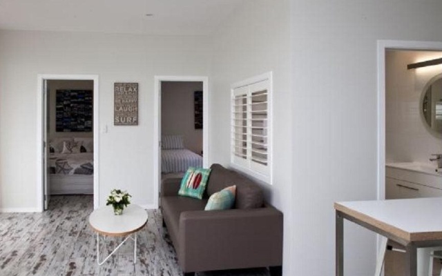 Waiheke Central Apartments – Guest Rooms – Oneroa Bay
