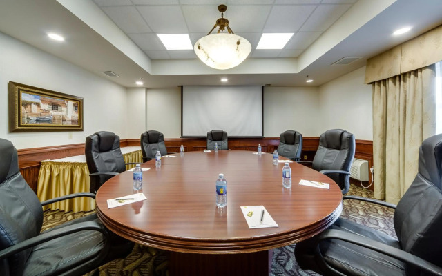 Monte Carlo Inn Vaughan Suites