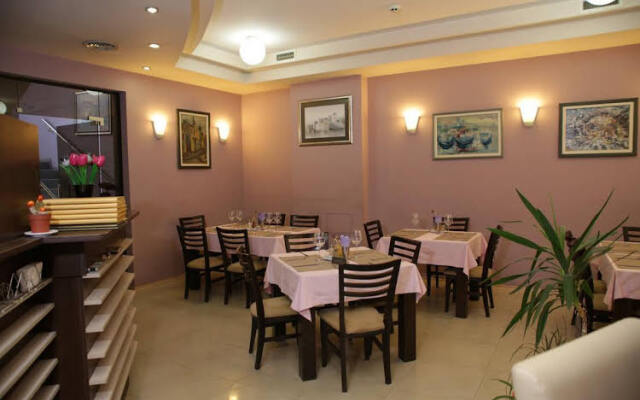 Family Hotel Avramov