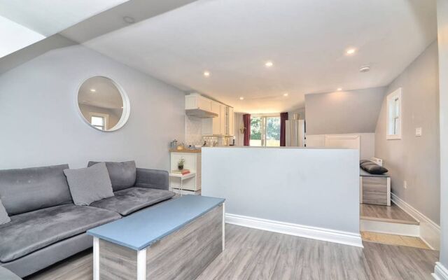 3 Bedroom Leslieville Flat With Roof Terrace