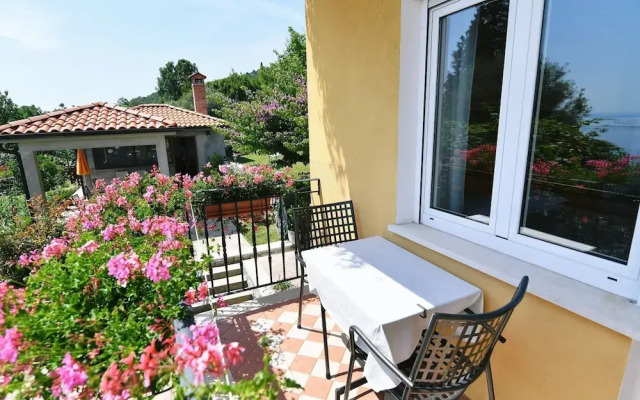 Scenic Retreat Rooms and Family Apartment