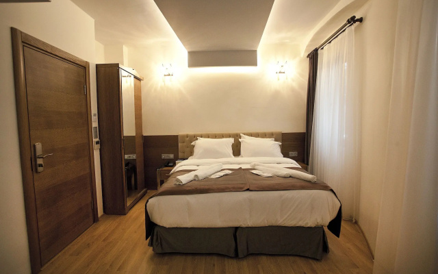 Pera Line Hotel