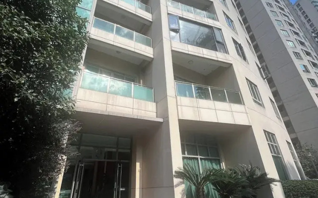 Shanghai West Nanjing RD 3Bed 1Min Metro