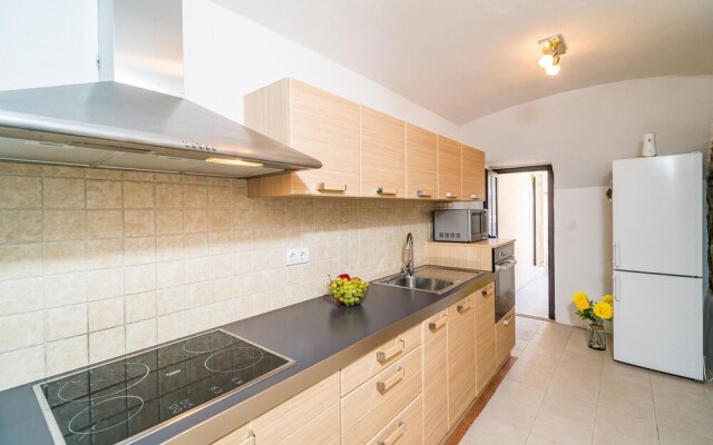 Amazing Apartment in Donje Obuljeno With Wifi and 2 Bedrooms