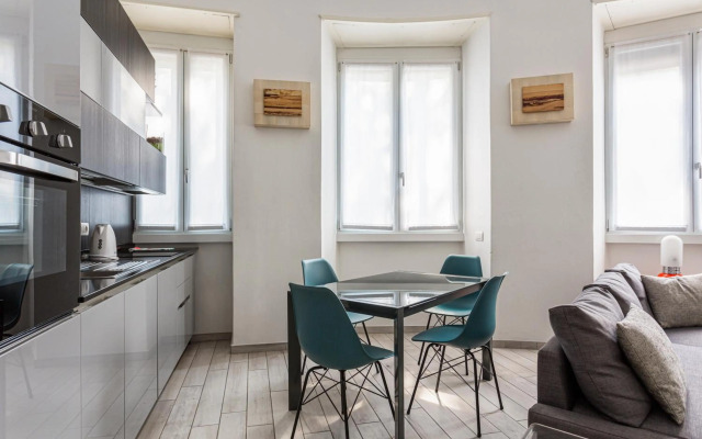 Wide and Bright Apartment next to metro station - Pacini