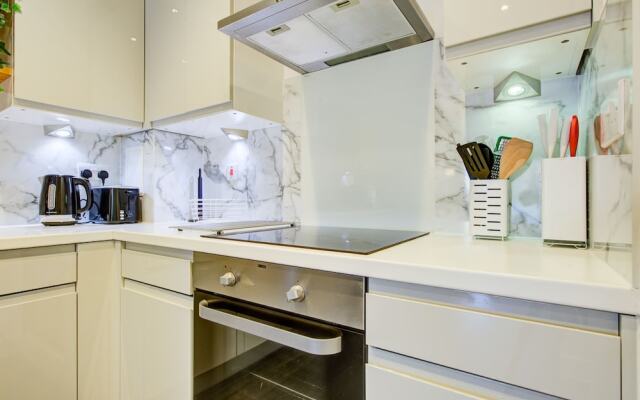 Modern Greenwich Flat With Parking