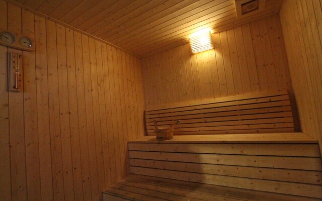 Ian's Majestic Condo