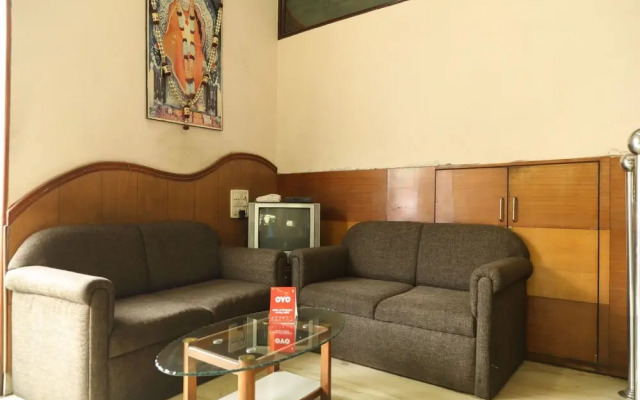 OYO 15542 Hotel Shivala