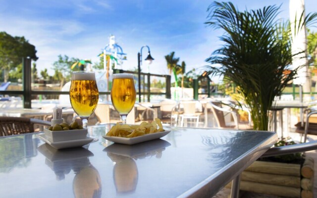 Attractive bungalow with a covered terrace, 1 km. from beach