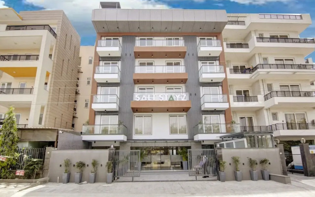 Saltstayz Premier - Near Golf Course Road & Sector 57