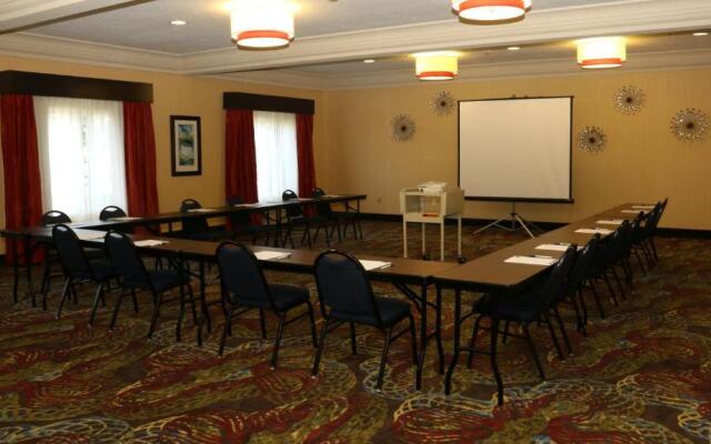 Holiday Inn Express Hotel & Suites Saginaw by IHG