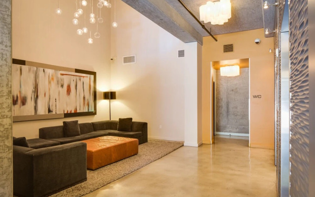 Stay Alfred on 6th Avenue