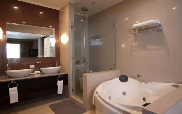 Lewis Grand Hotel