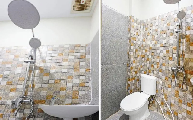 Capital O 91407 Kb Luxury Hostel