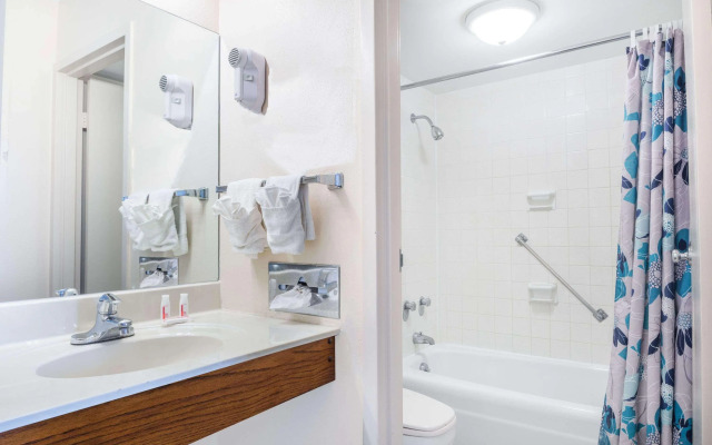 Knights Inn - Wabash, IN