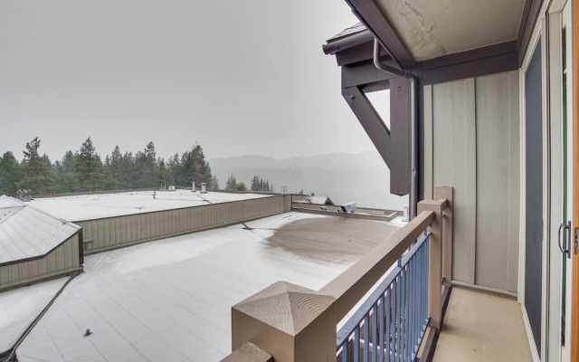 Pet-friendly Cle Elum Condo - Hike, Ski & Relax!