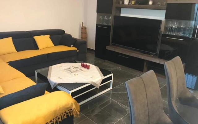 Zdene - private pool - A2(6)