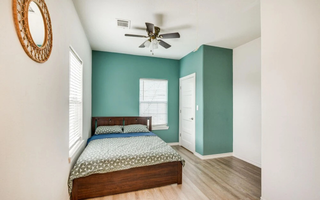 Modern Houston Haven: 3 Mi to Downtown Attractions