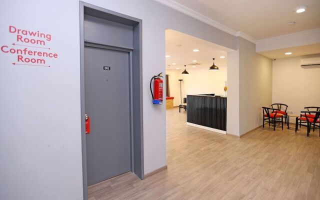 OYO Townhouse 017 HUDA City Center