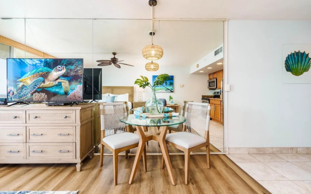 Royal Kahana 702 Studio Bedroom Condo by RedAwning