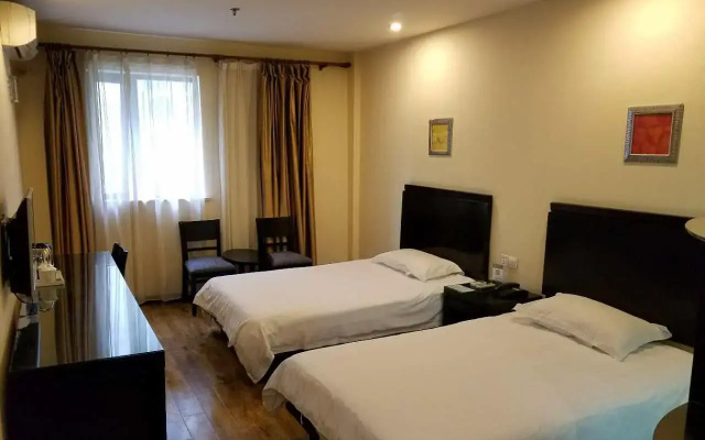 Jitai Hotel (Shanghai Train Station South Square)