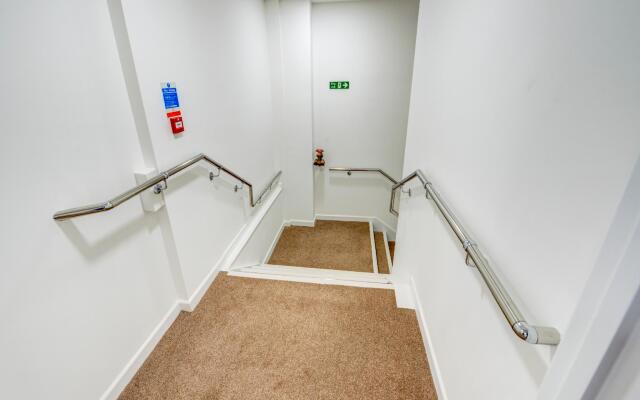 OYO Plymouth Central Hotel