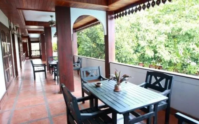 Vansana Hotel Ban Phonthan