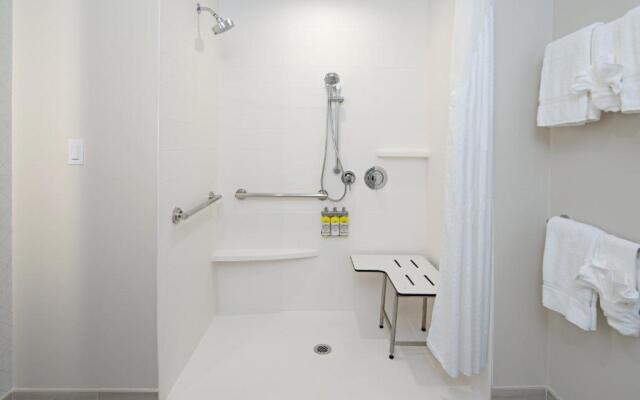 Holiday Inn Express & Suites Valencia - Santa Clarita by IHG