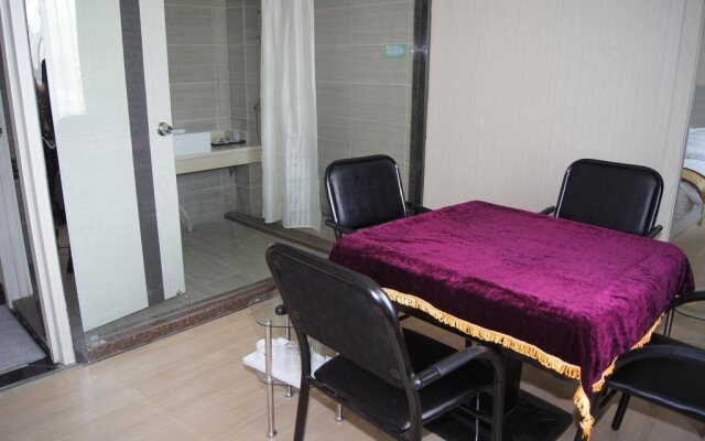 Juli Hotel (Juhua Village Airport Bus Stop)