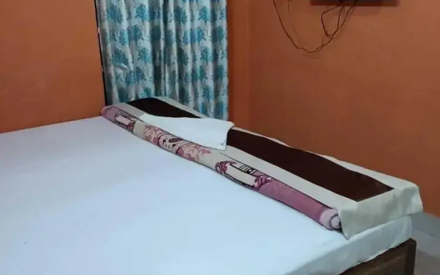 OYO 70117 Shivanand Hotel