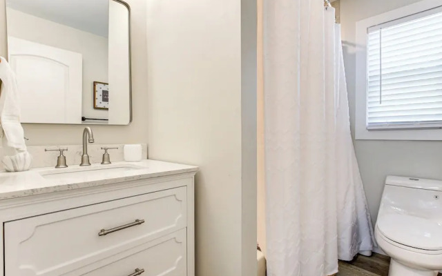 Charming Appleton Getaway ~ 3 Mi to Downtown!