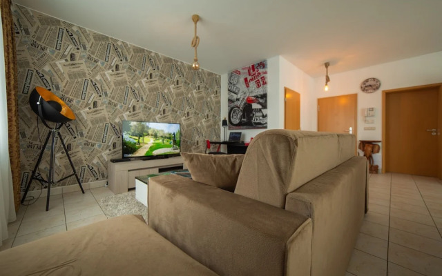The Queen Apartments - Villa Adriana