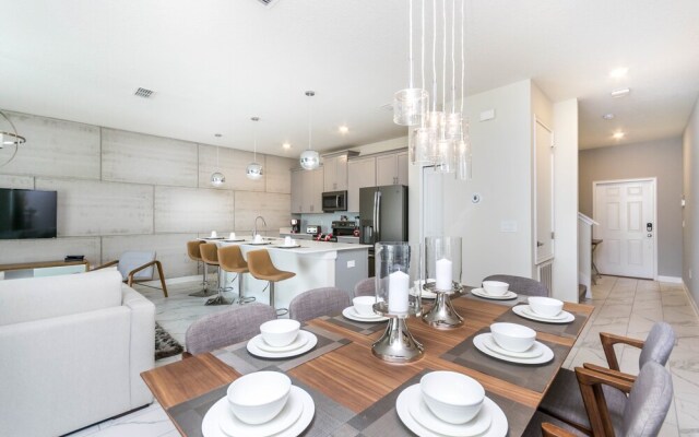 Cool & Modern 4 Ved Storey Lake Pool Home 4911wind