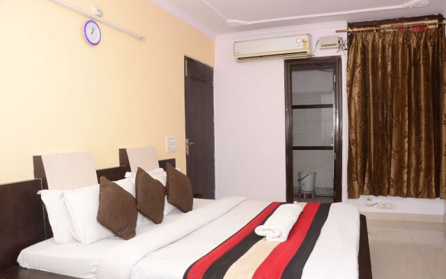 Gurjeet Hotel By Naavagat