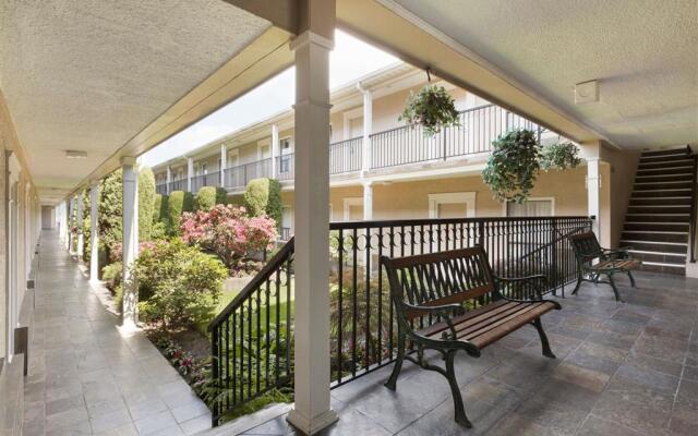 Days Inn Vancouver Metro
