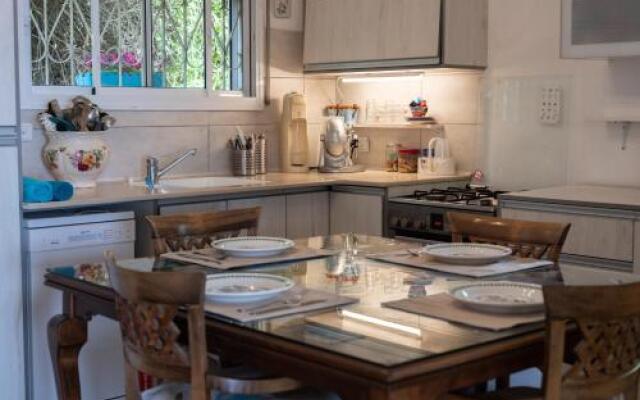 Luxury home Ahuza