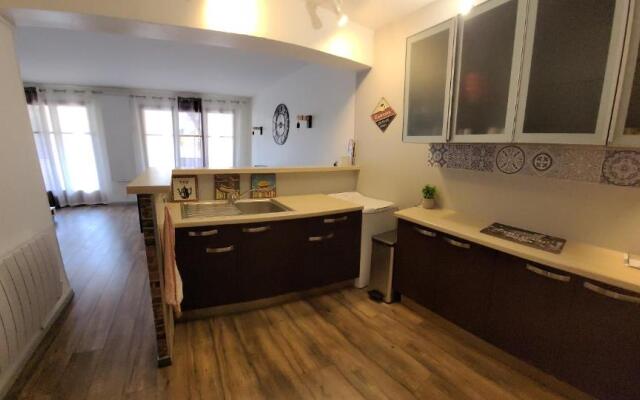 Au calme, 200m du centre T2 avec balcon et parking