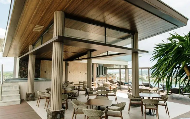 Zuri Hotel
