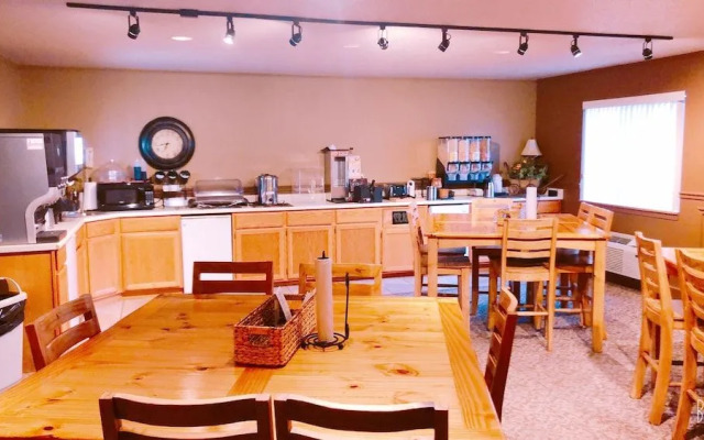 Americas Best Value Inn Covered Wagon Lusk