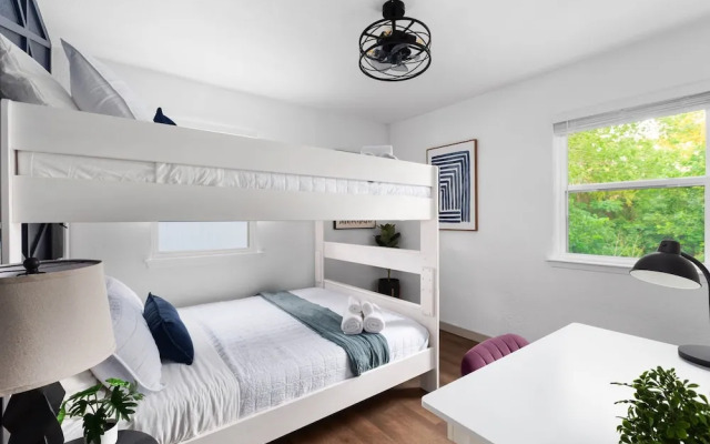 Posh & Serene 2BR w Private Patio