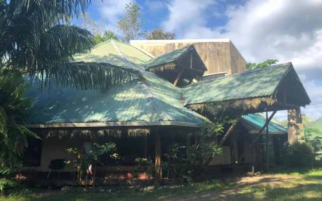 Palapa Hut Hostel & Camping