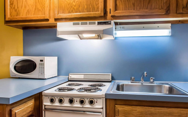 Econo Lodge Inn & Suites White Haven