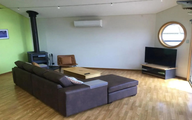 Rest A Shore Coffin Bay