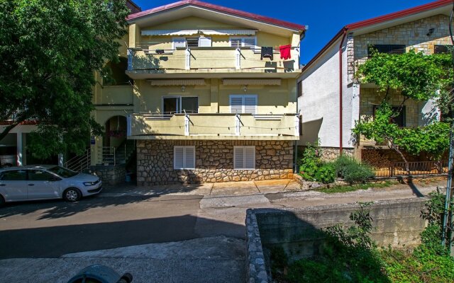 Apartments Danijel-in the Centre of Starigrad