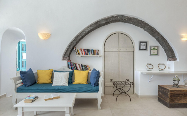Afroessa Hotel by Caldera Houses