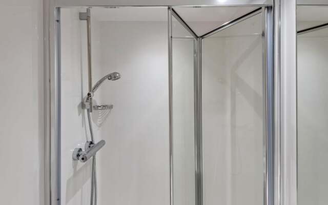 Amazing Location! 6br Liverpool Apartment- Sleeps6